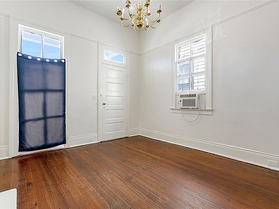 3rd image of 2219-2221 Dumaine St
