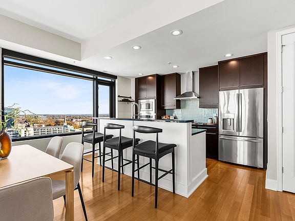 3rd image of 122 N Harrington St