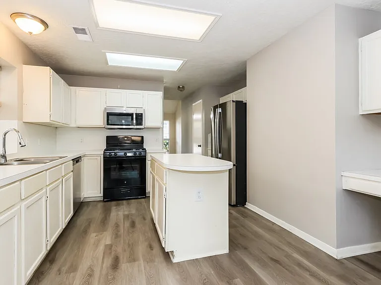 4910 Stone Harbor Dr — Photo 10