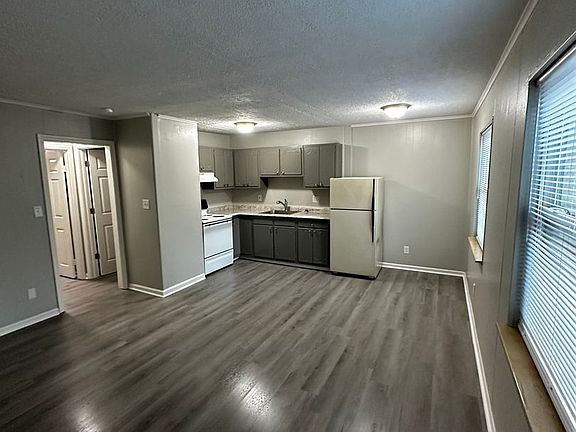 2nd image of 101 College Park Ln #11