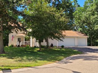 798 Hillock Ct, Waupaca, WI 54981