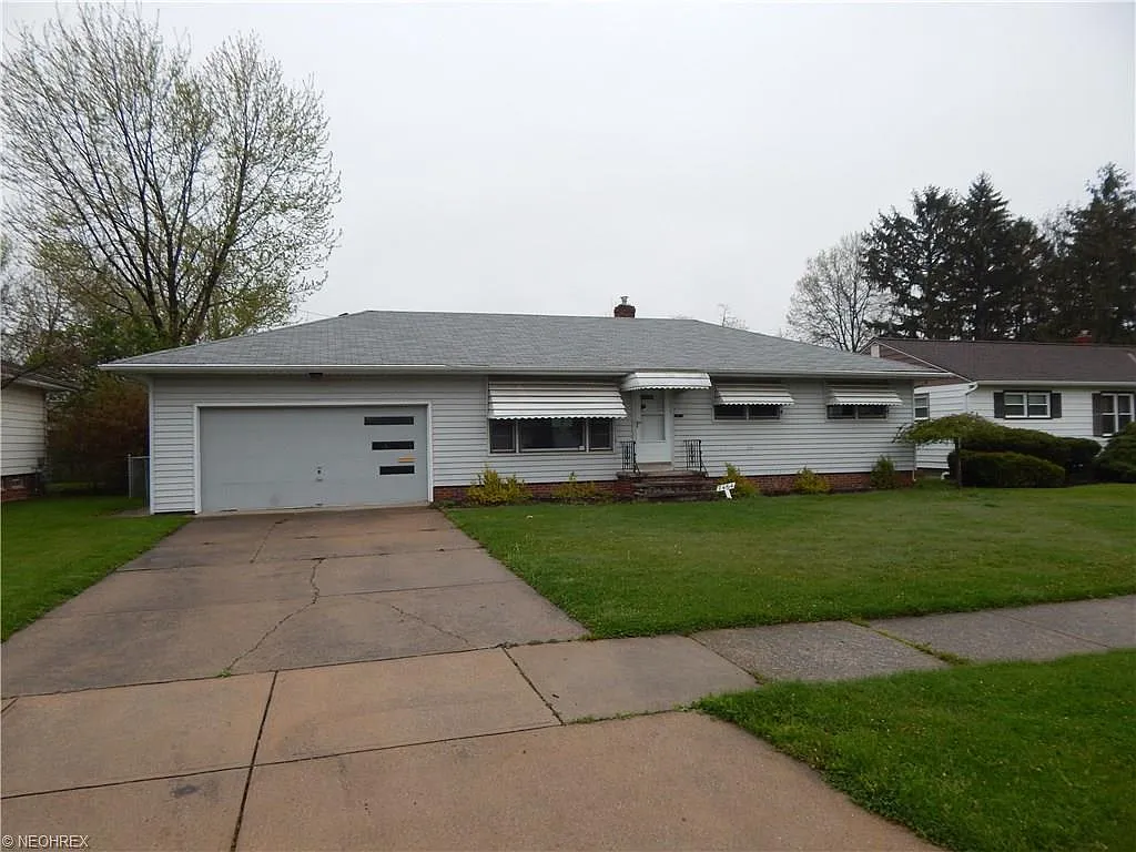7464 Skylark Dr photo 1