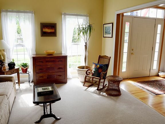 Formal LR 12'0 x 12'4"