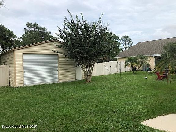 4th image of 656 Coconut St SE