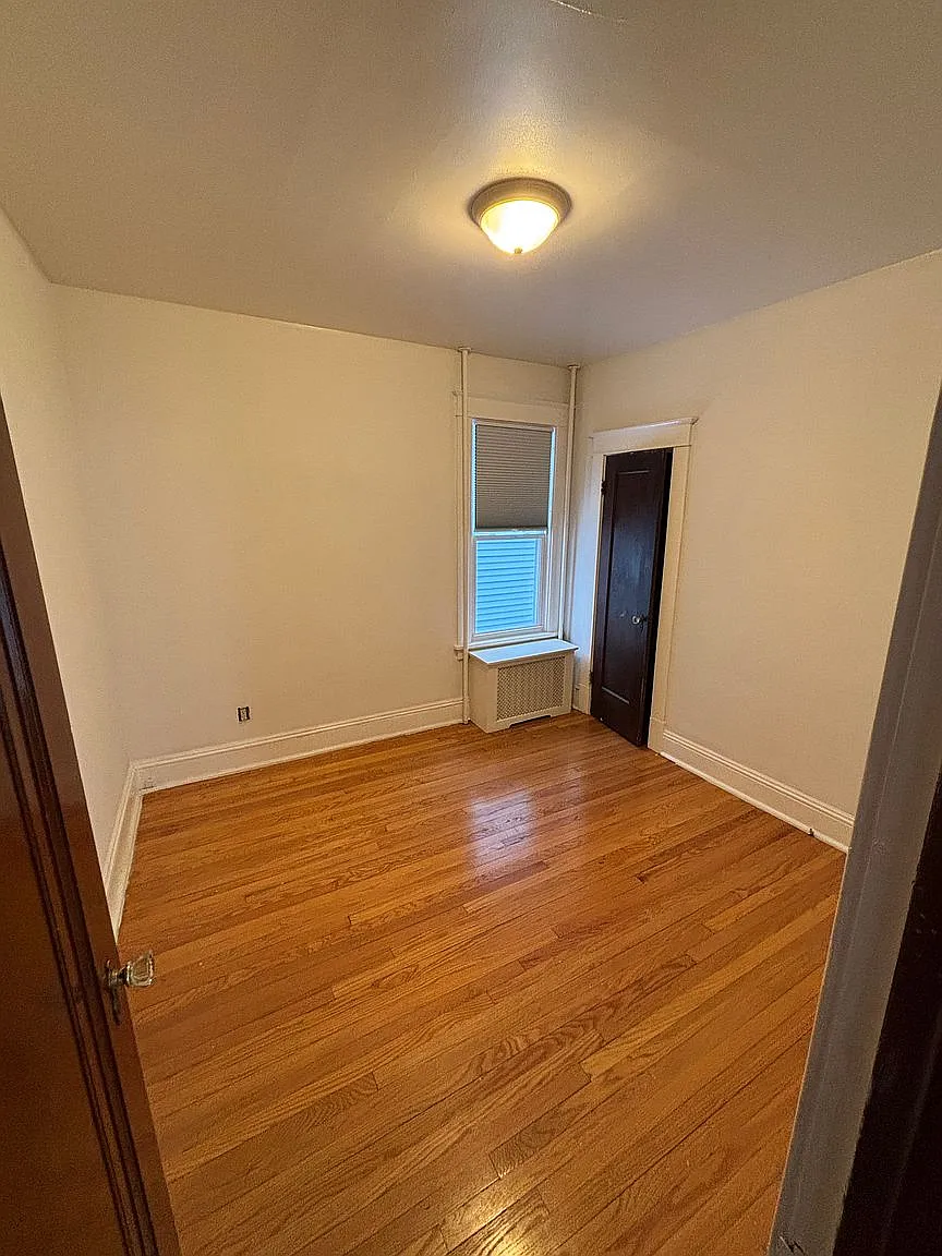 3 bed, 1100 sqft, $1,750 — Photo 3