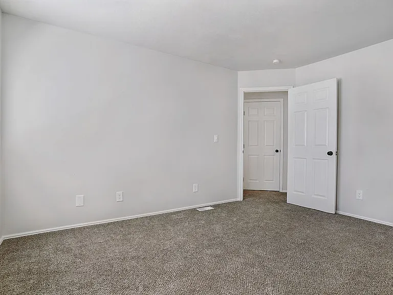 1655 S Riverside Dr — Photo 12