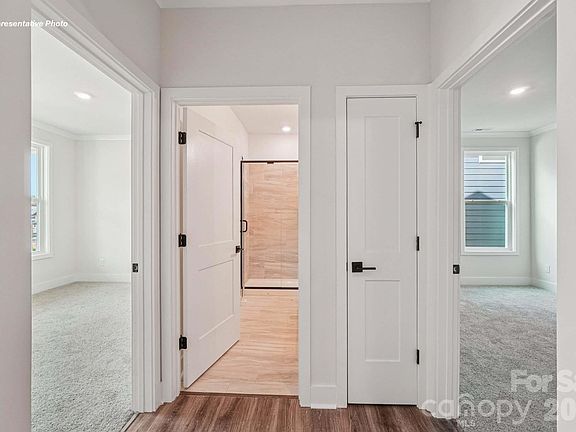 4th image of 3225 Oberon St