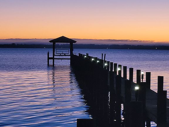Light & water full dock