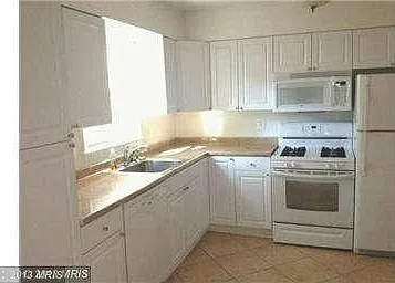 3002 Winter Pine Ct — Photo 5