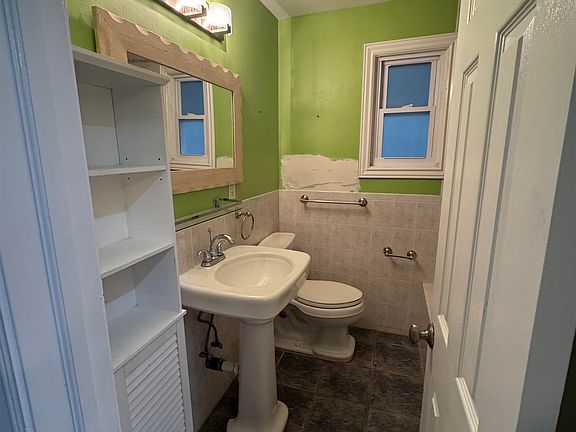 5th image of 124 W 15th St #1