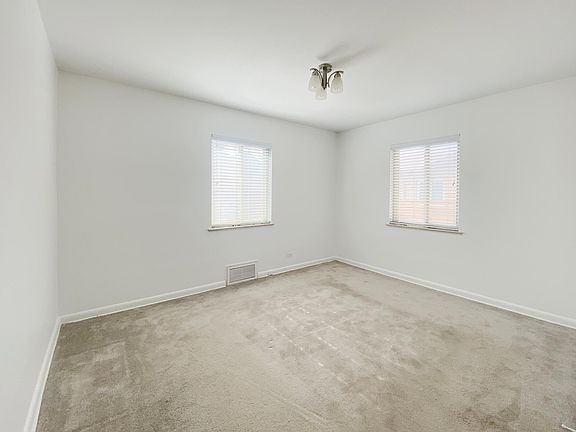 4th image of 735 Clermont St