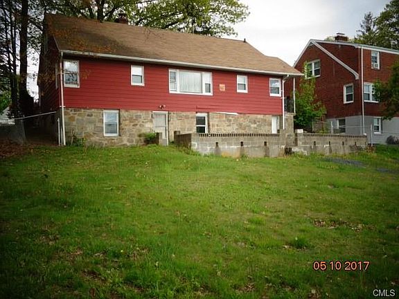 2nd image of 32 Oakdale St