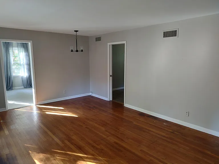 3519 Hutchens Ave SE — Photo 2