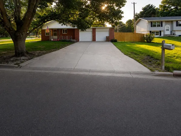 2645 S 44th St, Lincoln, NE 68506