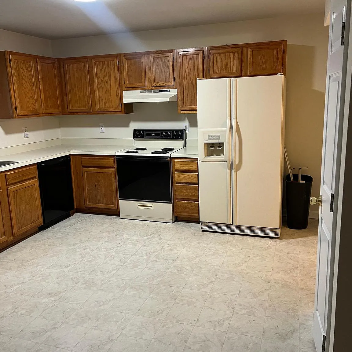3 bed, 2.5 bath, 1364 sqft, $2,800 — Photo 2