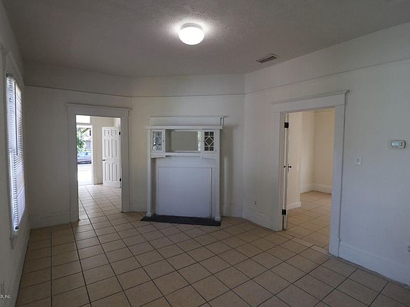 4th image of 143 W 21st St
