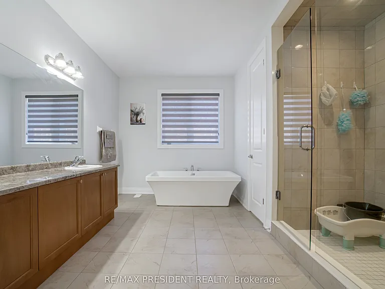 142 Prince Charles Cres — Photo 30