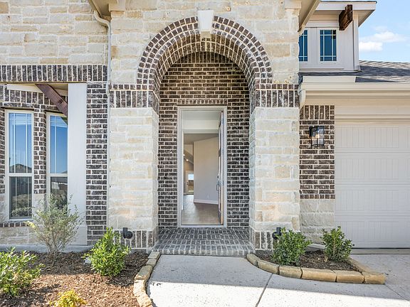 4th image of 1011 Stonehaven Dr