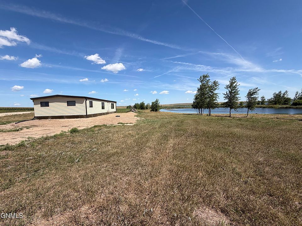 1st image of 122 Round Lake Rd