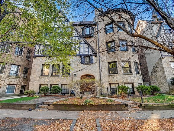 3rd image of 7448 N Hoyne Ave #1