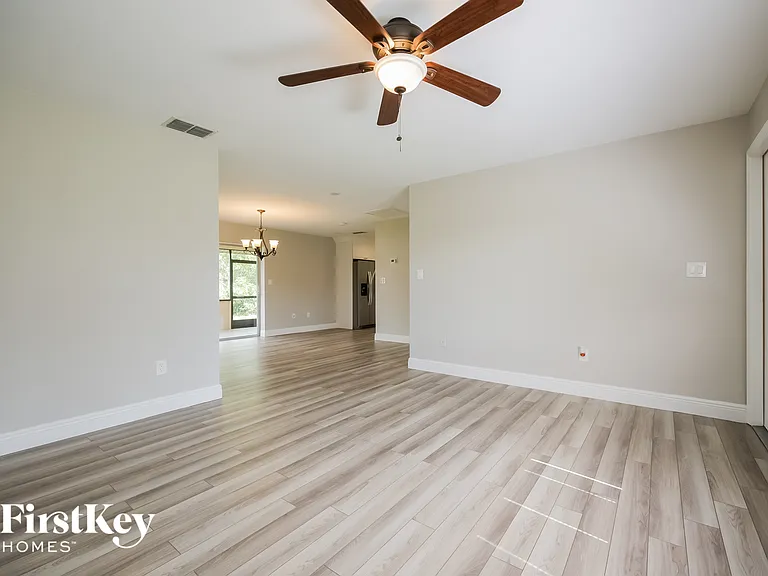 19037 Tampa Rd S — Photo 3
