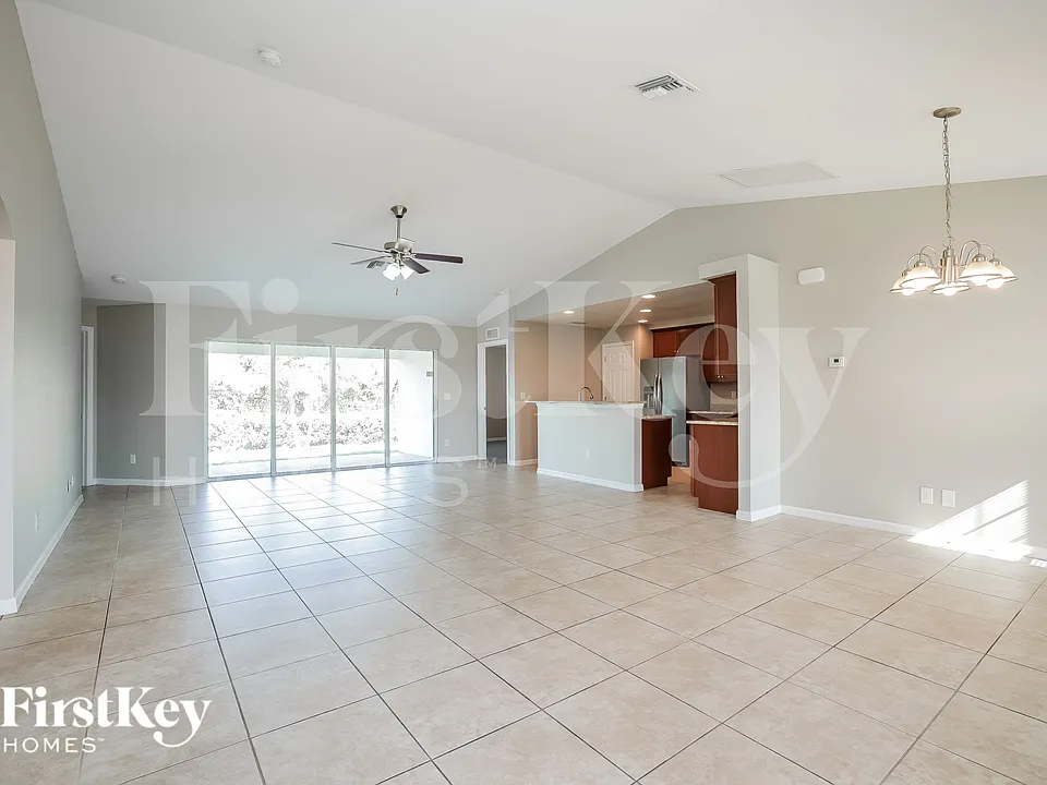2209 NW 37th Ave