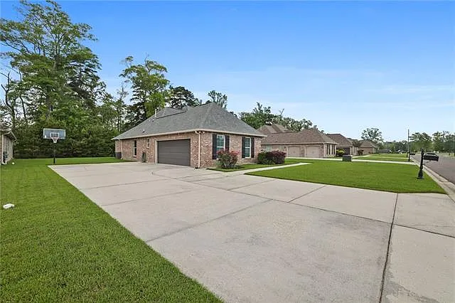 8929 Greenleaves Dr — Photo 23