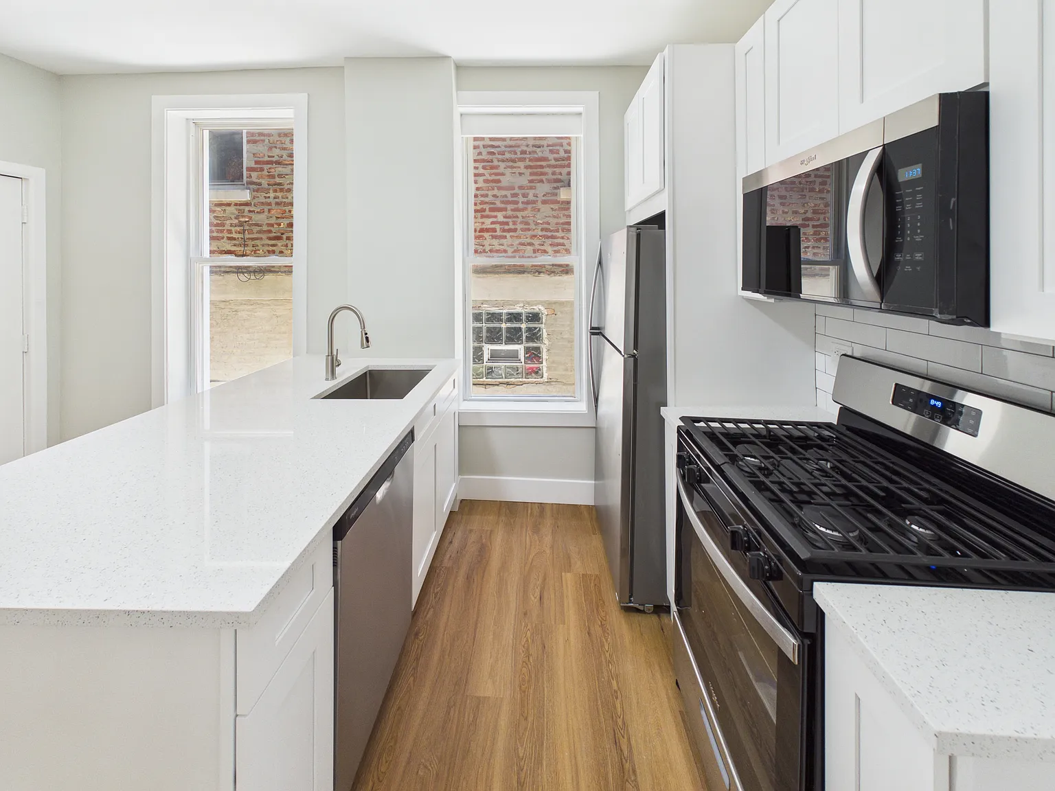 2 bed, 700 sqft, $1,795 — Photo 4