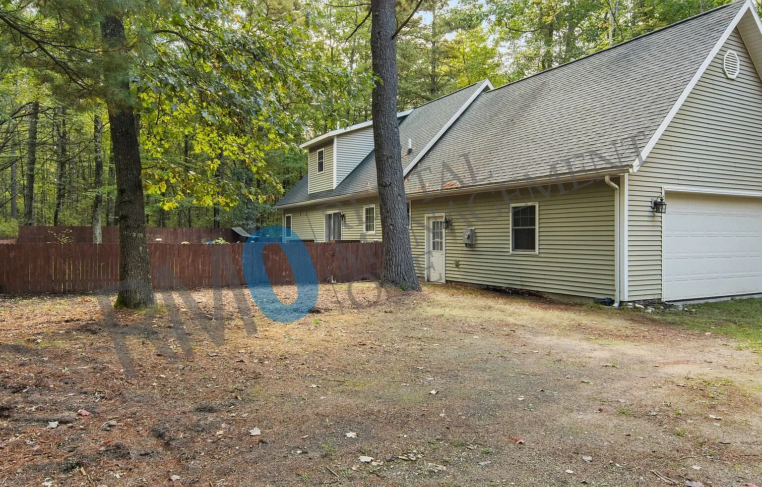 Spacious 3-Bedroom, 2-Bath, Pet-Friendly, Near River & Boat Access — Photo 1