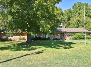 901 E Bluff St, Hugo, OK 74743