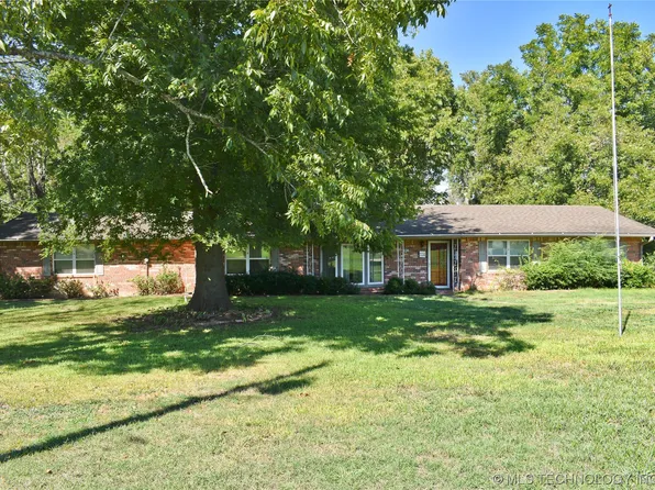 901 E Bluff St, Hugo, OK 74743
