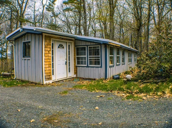 9 Deer Run Path, Heath, MA 01346