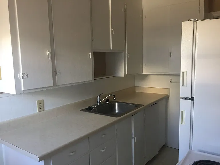 Hillcrest Apartments — Photo 1