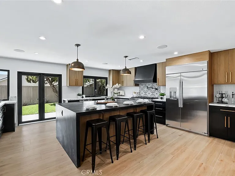 3889 Humboldt Dr — Photo 6
