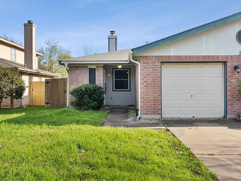2907 Kestrel Dr — Photo 2