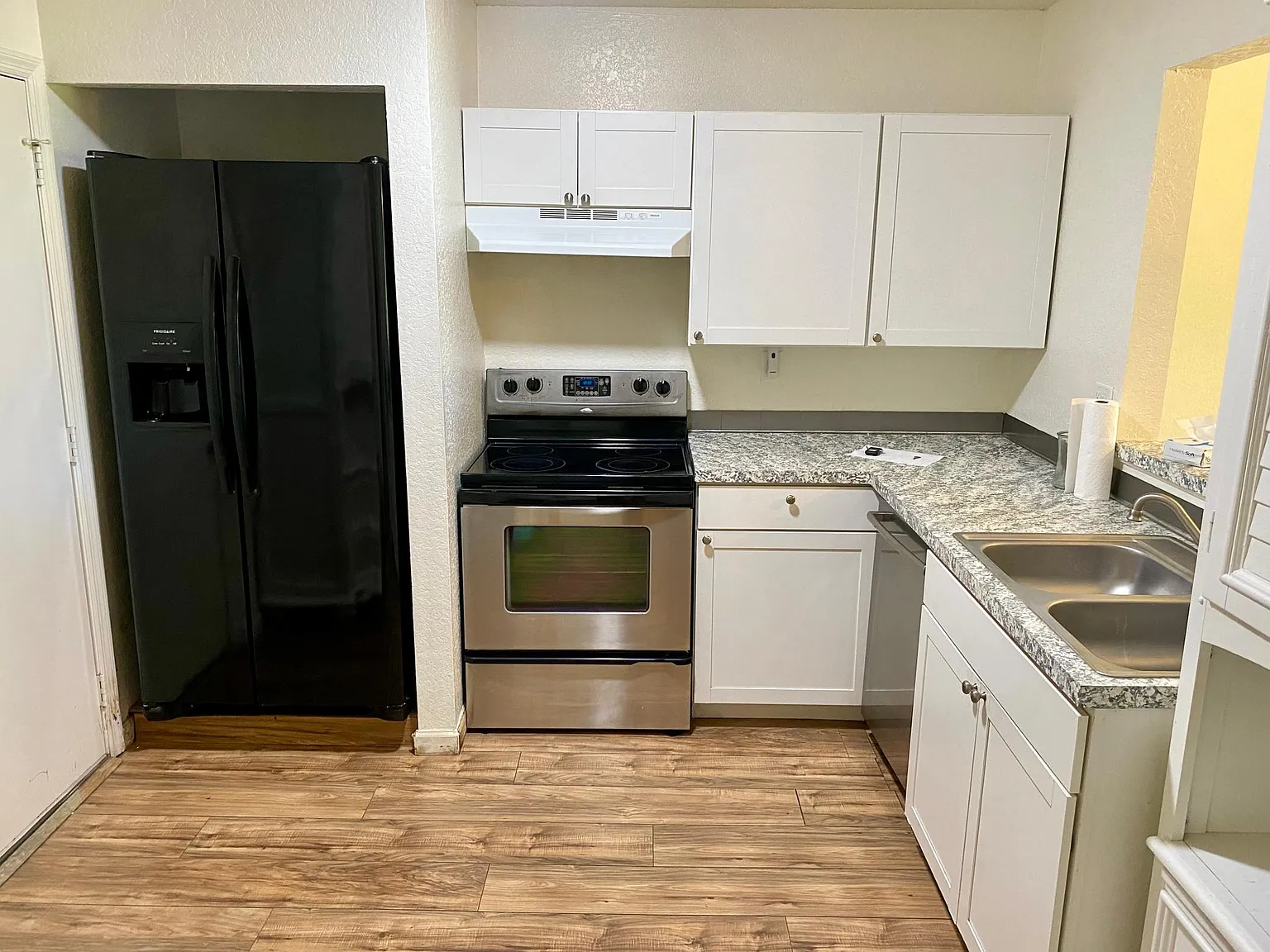 2 bed, 888 sqft, $1,580 — Photo 3
