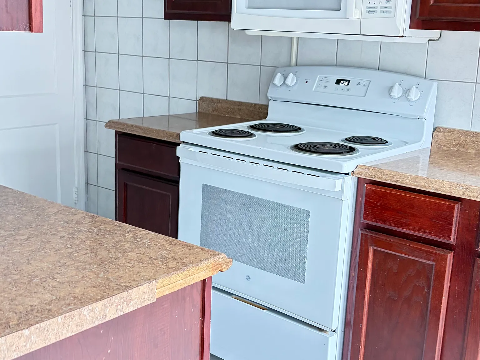 3 bed, 1110 sqft, $1,800 — Photo 3