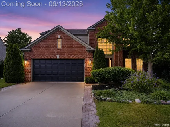 7668 Ring Neck Dr, Waterford, MI 48327