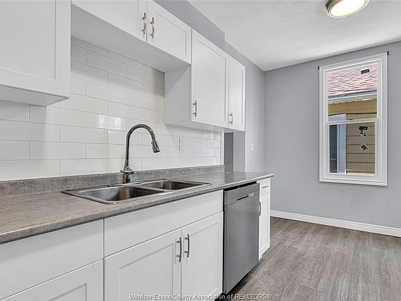 5th image of 294 Louis Ave