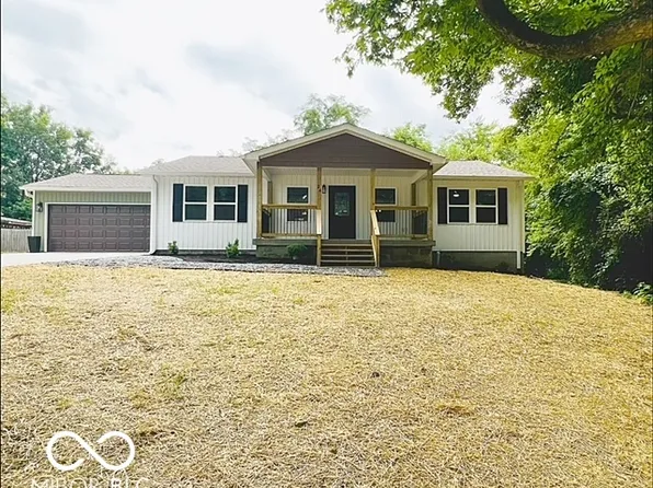 24 N Gillespie St, Greencastle, IN 46135