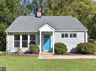 6652 Barrett Rd, Falls Church, VA 22042