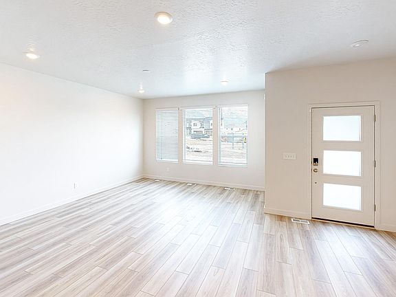 4th image of 635 W 1370 S