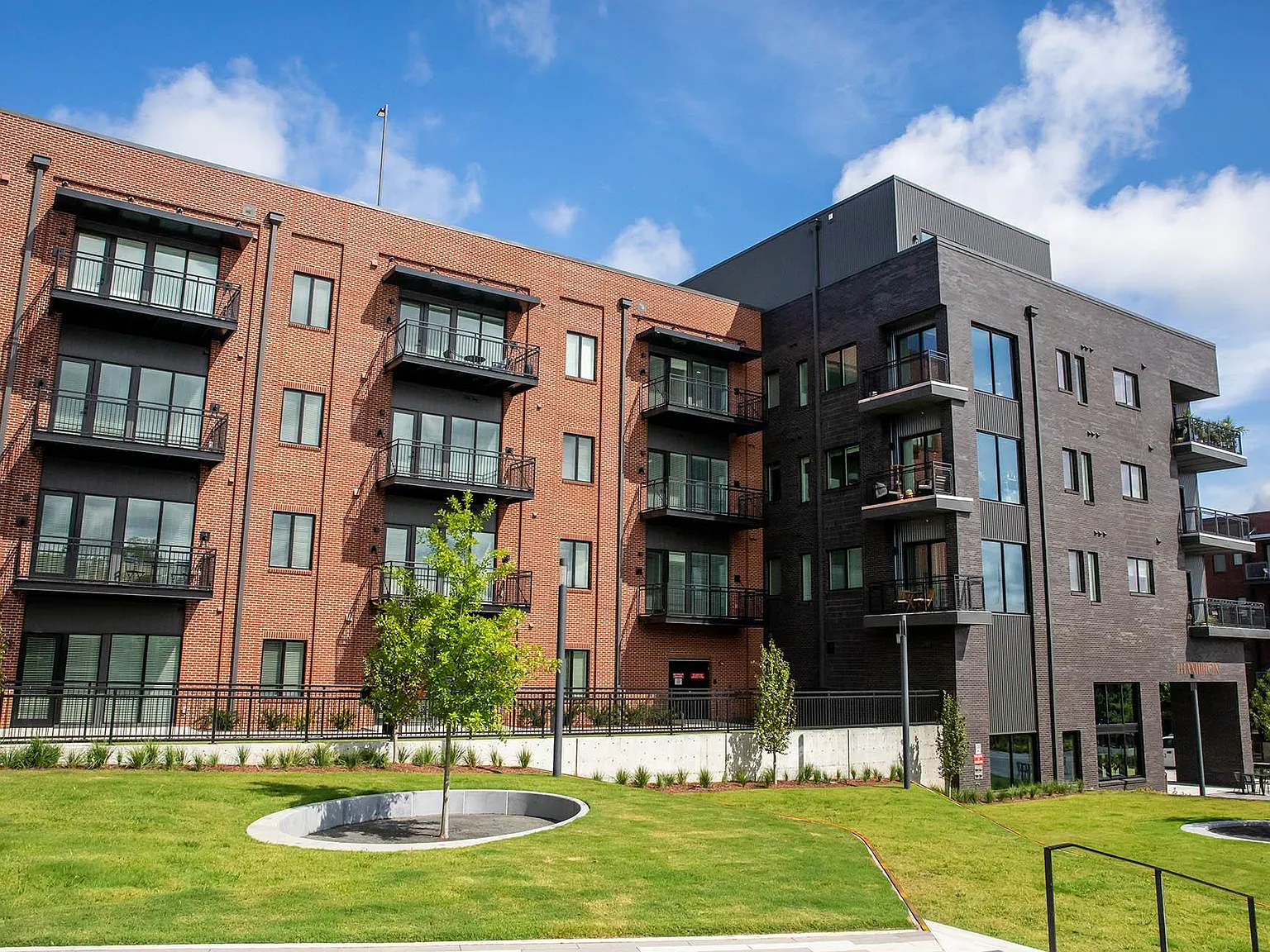 The Hamilton and Hume House Apartments — Photo 2