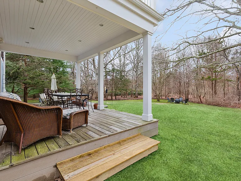 110 Greenleaf Ln — Photo 4