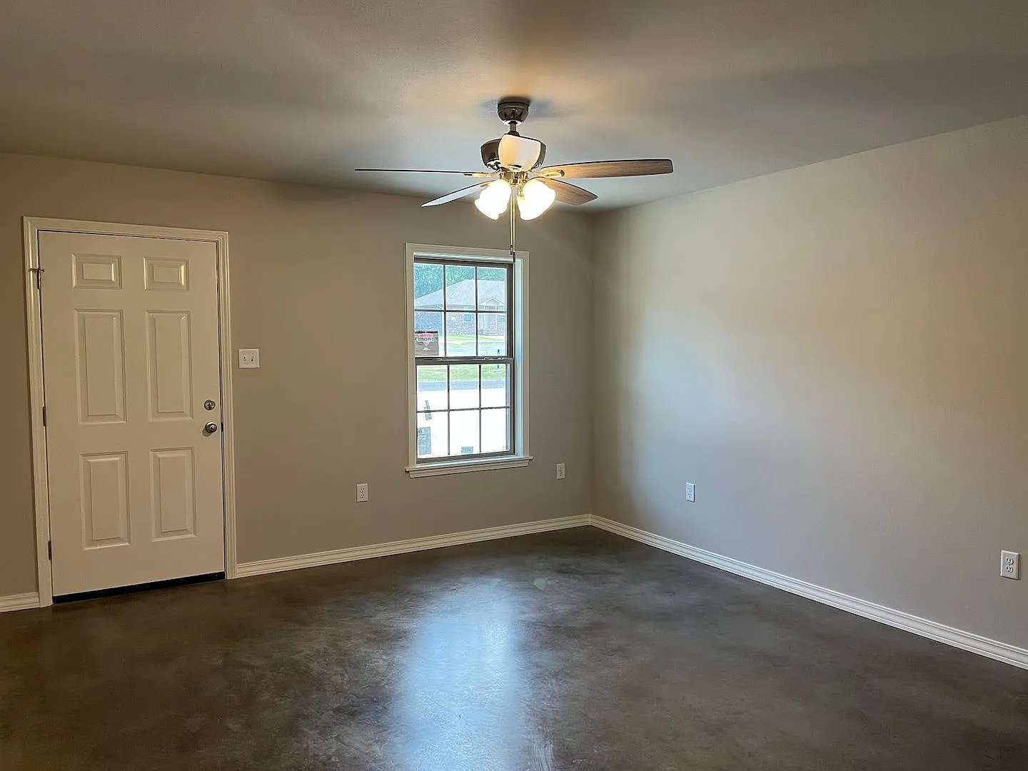 47 W Center — Photo 2