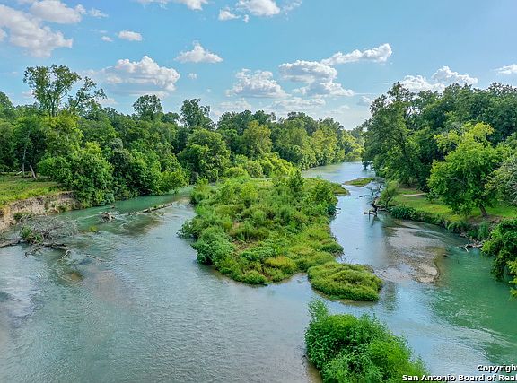 5th image of 1362 River Trl