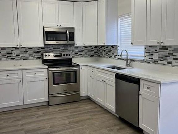 2nd image of 208 Magnolia Ave