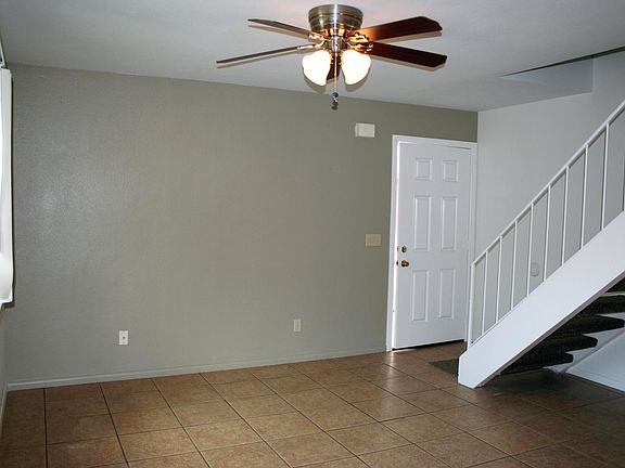 3rd image of 8176 Dodie St APT A