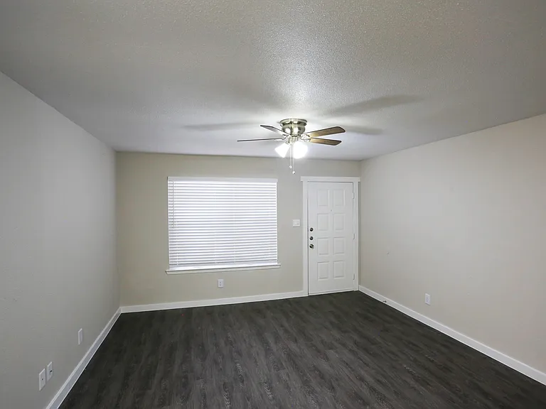 Emerald Lane — Photo 10