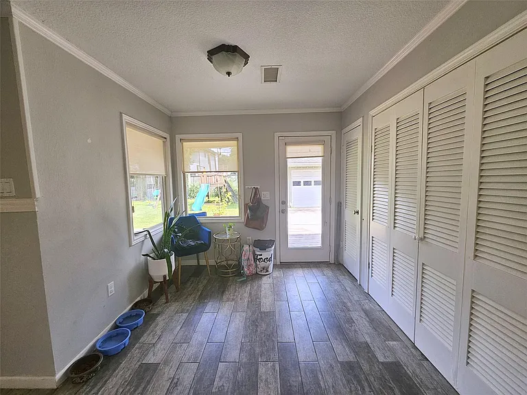 5019 Yarwell Dr — Photo 7